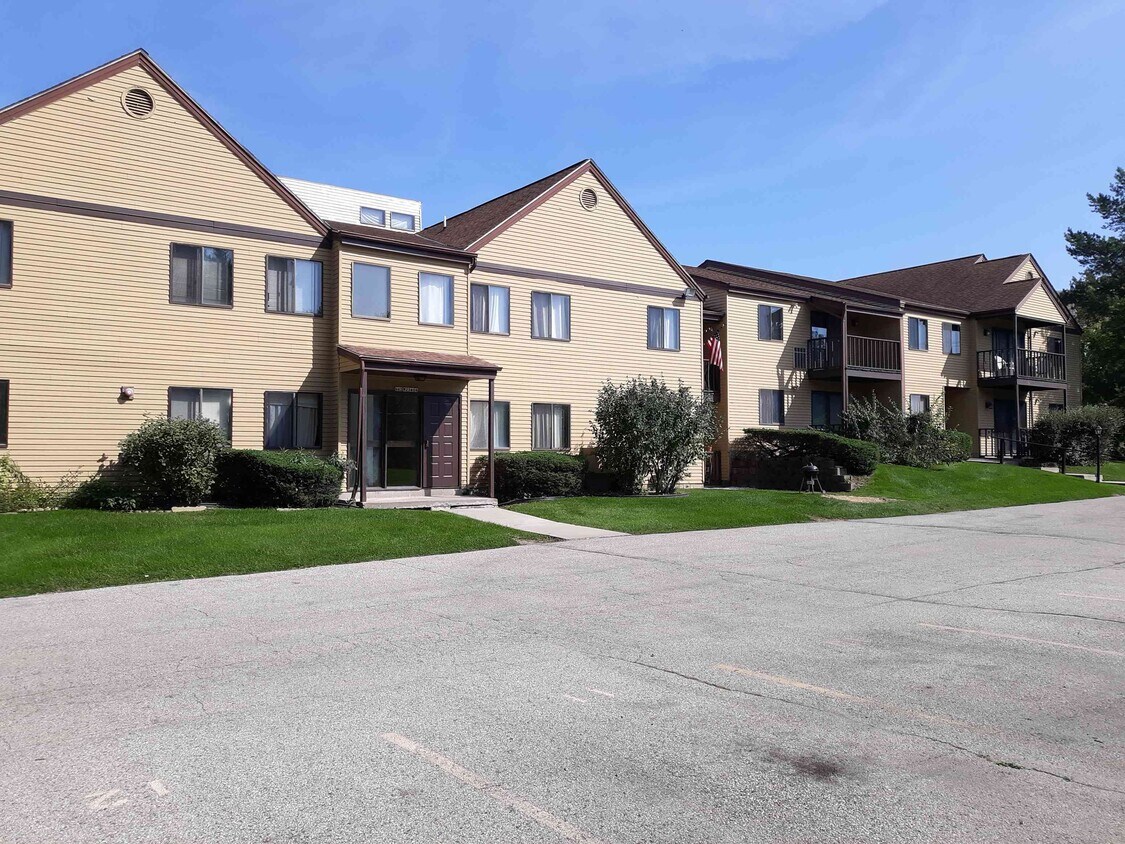 Foto principal - Topaz Apartments N62W23404 Silver Spring Dr.