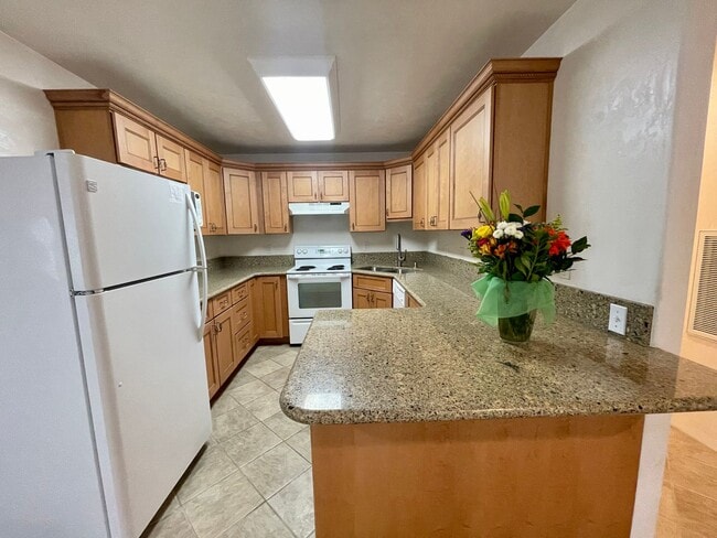 Building Photo - Elegant Living with a touch of class in Skyline Forest