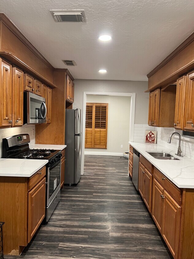 Foto principal - 10914 Clear Fork Dr