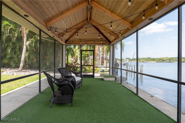 Foto del edificio - 14562 Riverside Dr