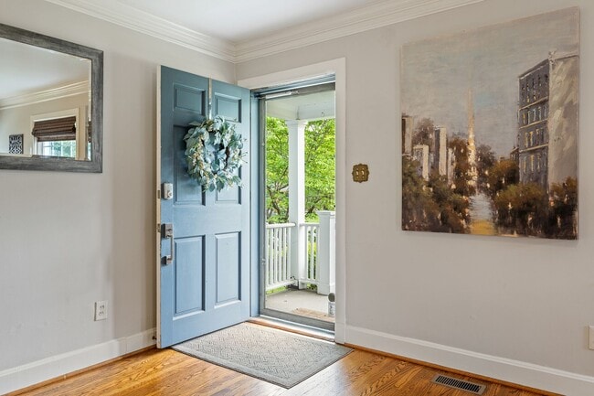 Building Photo - Charming St. Matthews Ranch