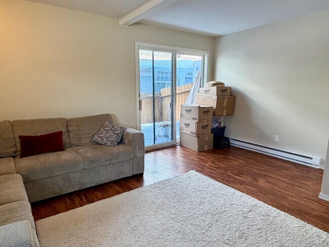 Foto del edificio - 2 Bedroom Townhouse with Carport