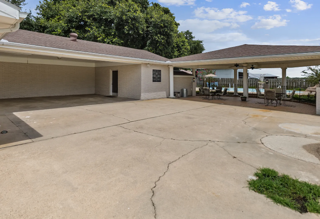 Building Photo - 4 Bed 4 Bath