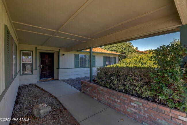 Building Photo - 1170 N Old Chisholm Trail