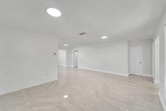 Building Photo - 7251 Grandview Blvd