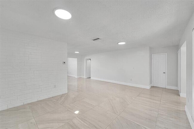 Foto del edificio - 7251 Grandview Blvd