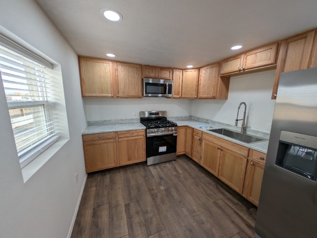 Building Photo - 164 Willow Rd NW