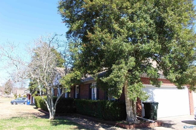 Building Photo - 103 Sagewood Dr