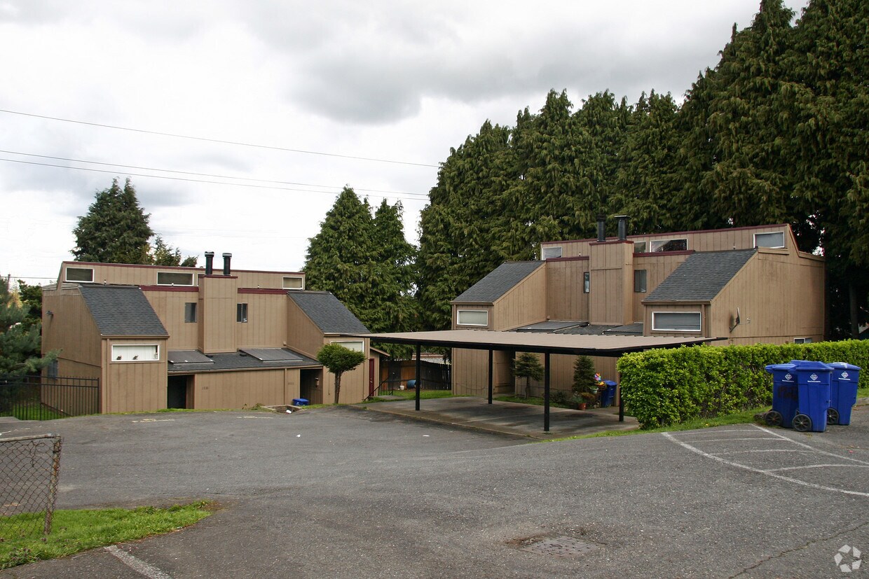 Primary Photo - Woodlawn Apartments