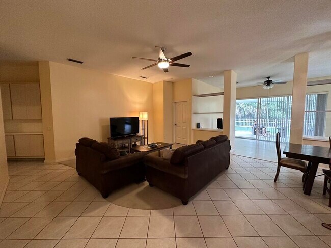 Foto del edificio - 7461 SE Autumn Ln