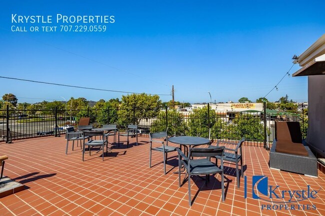 Foto del edificio - Spacious apartment with large patio