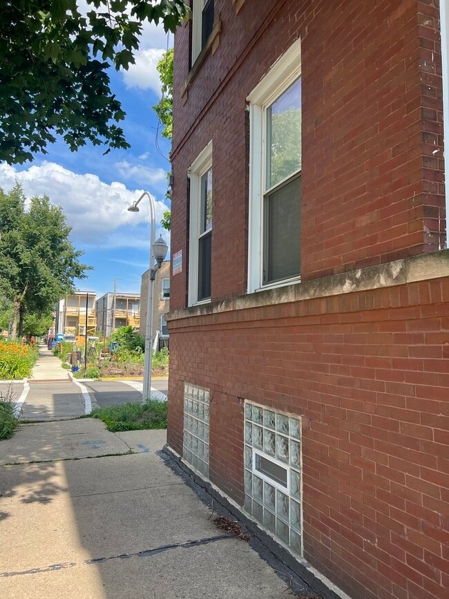 Building Photo - 3639 W Thomas St
