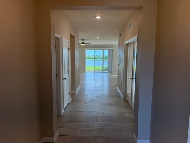 Foto del edificio - 3 Bedroom 2.5 Bath Single Family Home Promenade Estates