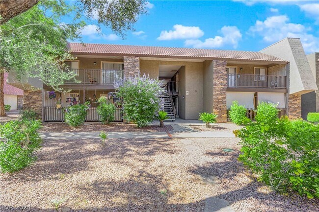 Foto del edificio - 5242 River Glen Dr