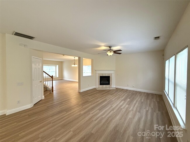 Building Photo - 1207 Jade Glen Dr