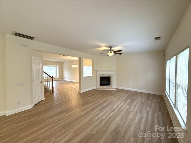 Foto del edificio - 1207 Jade Glen Dr