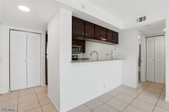 Building Photo - 2885 Palm Beach Blvd
