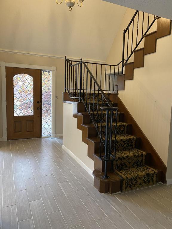 Building Photo - 6932 S Knoxville Ave