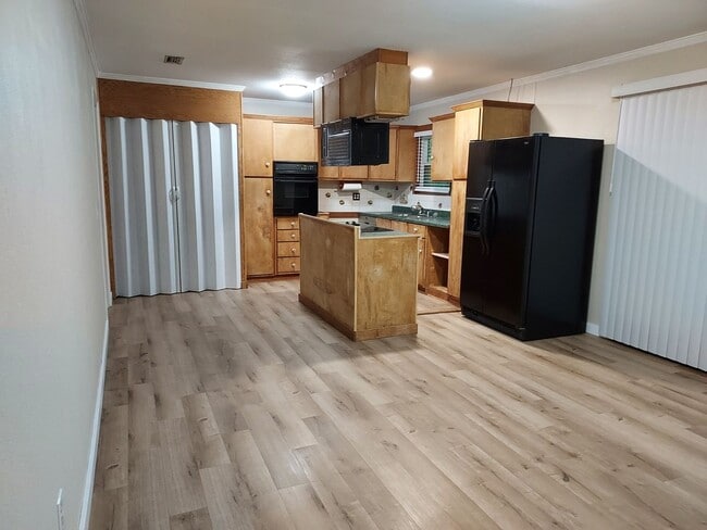 Building Photo - 3 Bedroom/2 Bath Single Family Home in Wac...
