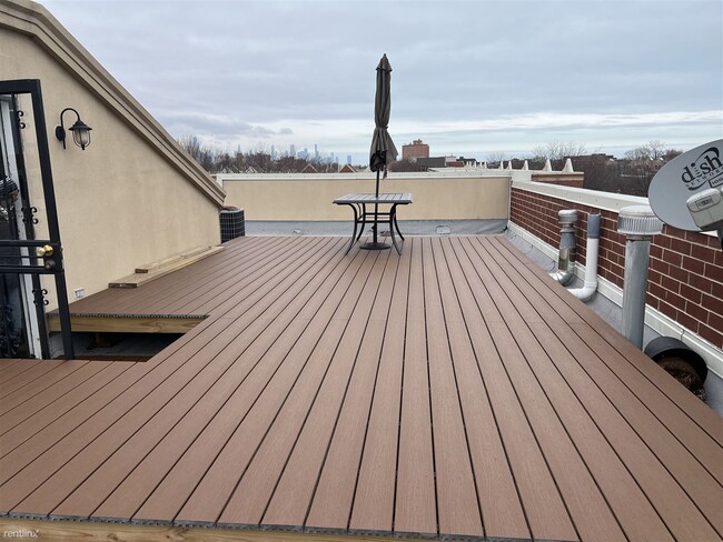 Building Photo - 4 br, 3.5 bath Townhome - 1151 E 46th St