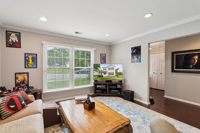 Building Photo - Say hello to your dream Colonial in the he...