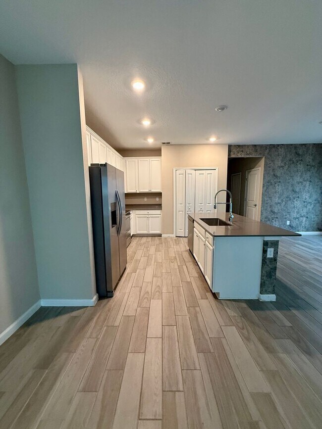 Building Photo - 12803 Josslyn Ln