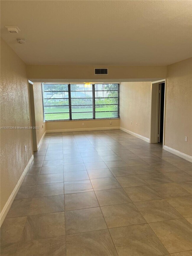 Foto del edificio - 3826 Whitehall Dr