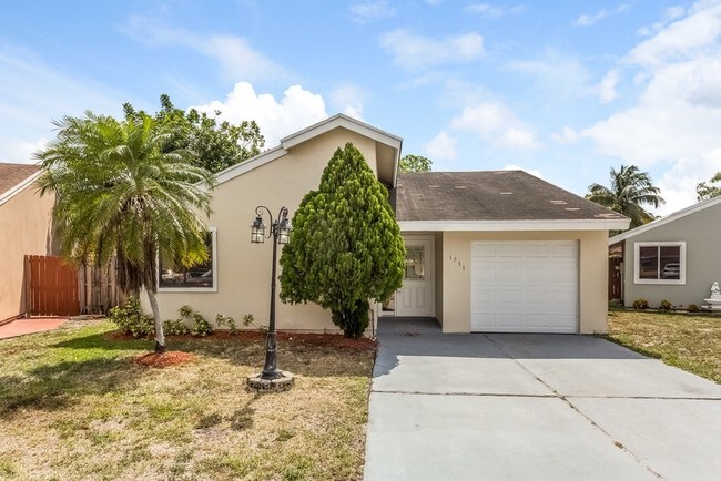 Building Photo - 1731 SW 87th Ter