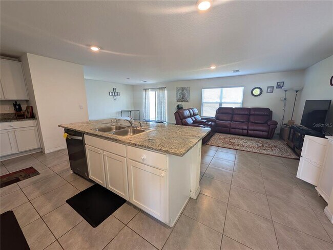 Building Photo - 16546 Mosaic Oar Dr