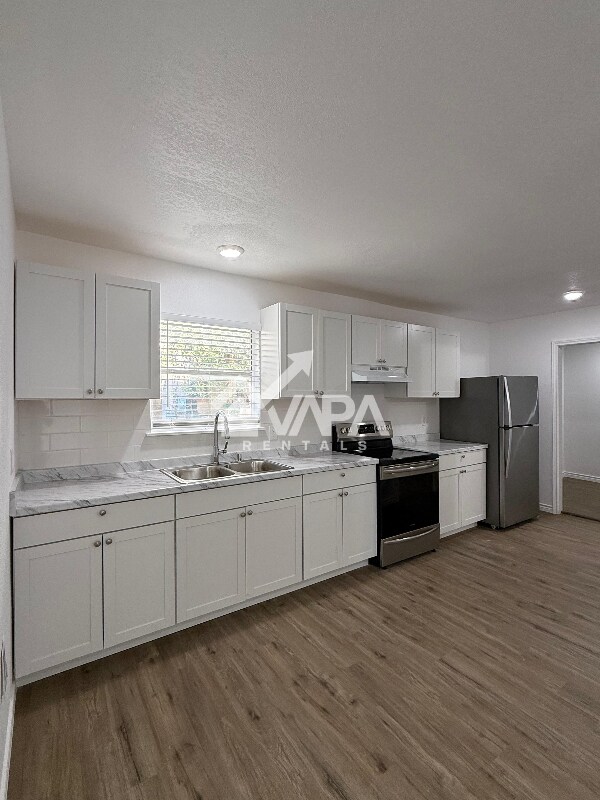 Building Photo - 202 Florencia Ave