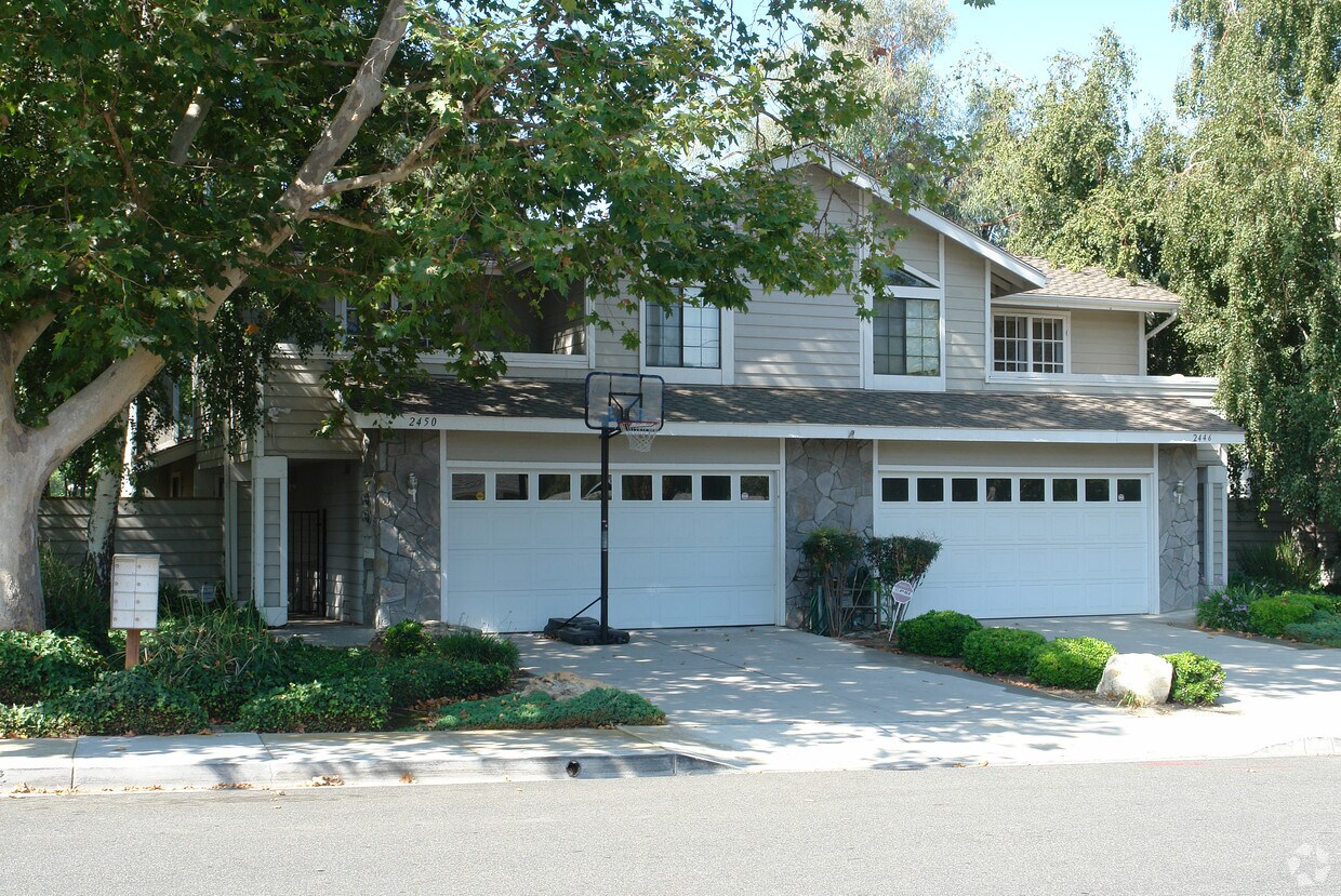 Building Photo - 2446-2450 Chiquita Ln