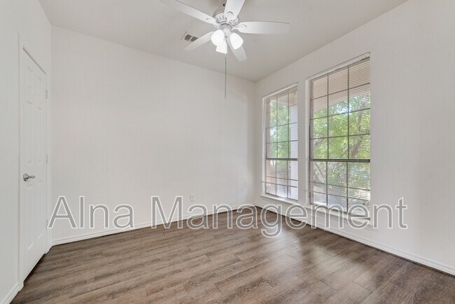 Foto del edificio - 1173 Sunderland Ln