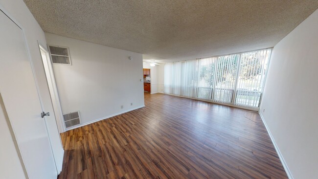Interior Photo - 825 S. WINDSOR