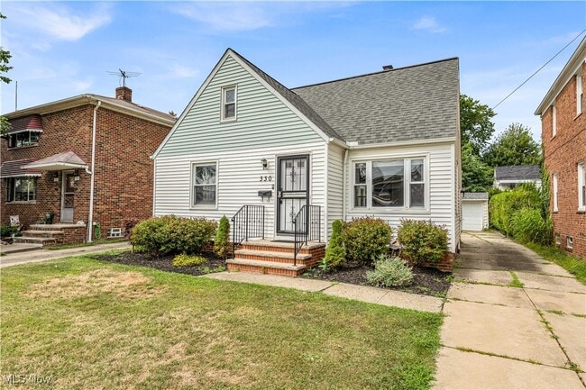 Building Photo - 330 E 200th St