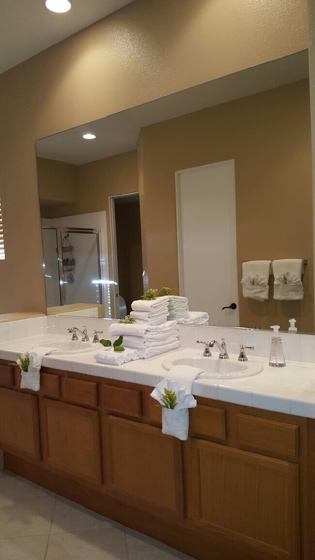 Foto del edificio - 74075 Alpine Ln