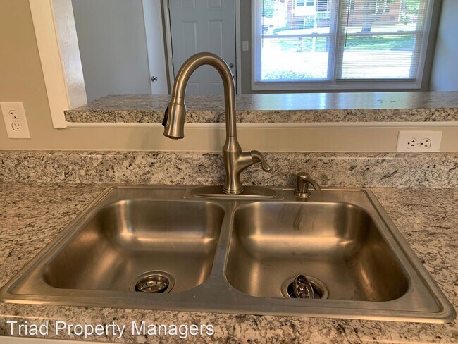 Foto del edificio - 3 br, 1 bath House - 1305 Larchmont Dr