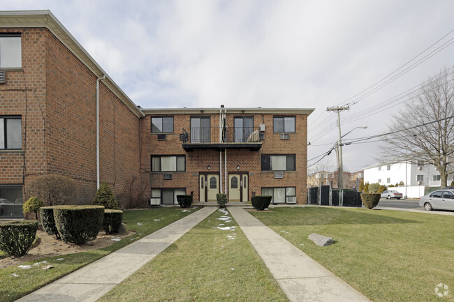 Building Photo - Lindenwood Village