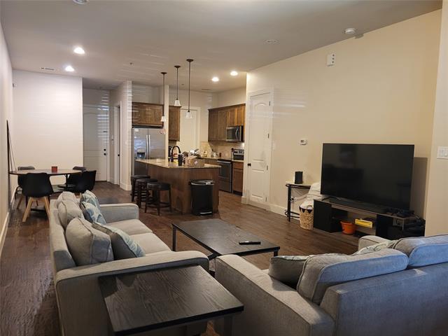 Building Photo - 3033 Solana Cir
