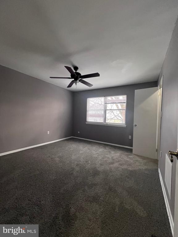 Foto del edificio - 120 Hopkins Ct