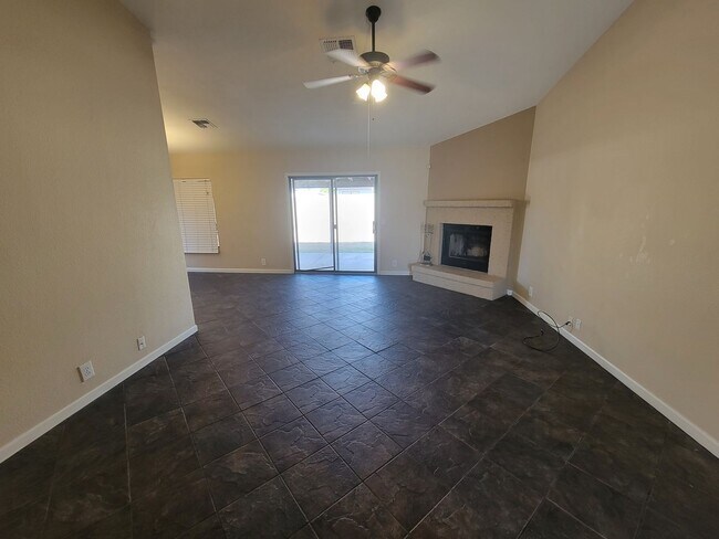 Building Photo - Nice 3 Bedroom Home, NO HOA, RV Gate and P...