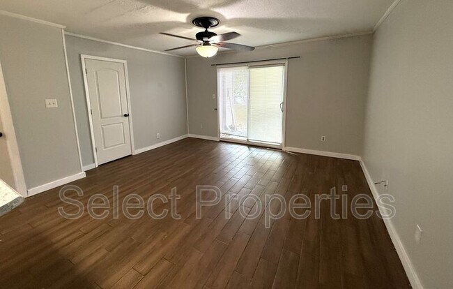 Foto del edificio - 2213 Spence Cir