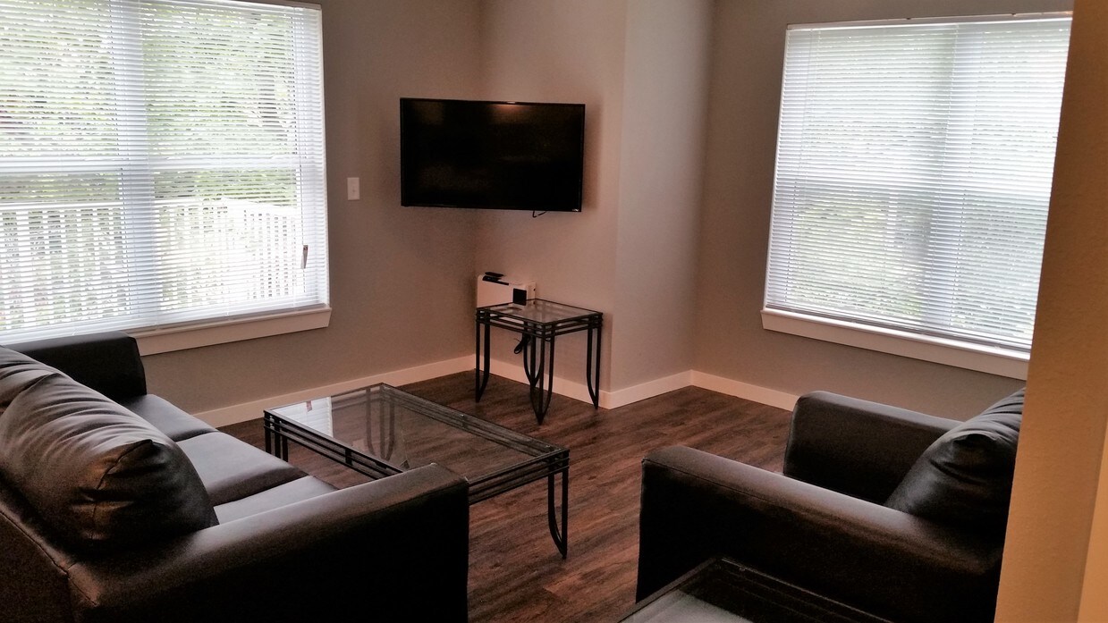 Foto principal - 611 W Elm St