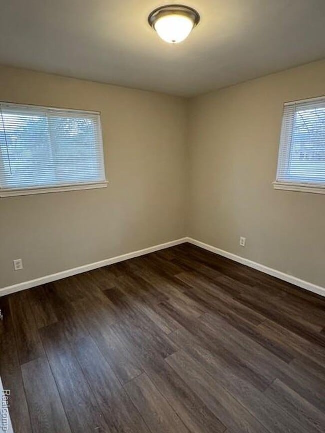 Building Photo - WELCOME TO THIS BEAUTIFULLY UPDATED, LIGHT-FILLED RANCH HOME IN TROY 4 BEDROOMS 2 BATHS SITTING O...