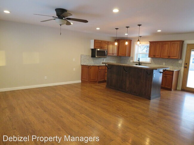 Foto del edificio - 4 br, 2 bath House - 819 6th Avenue