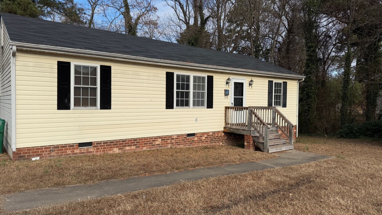 Foto principal - 3 Bedroom 2 Bath Highland Springs Rancher ...