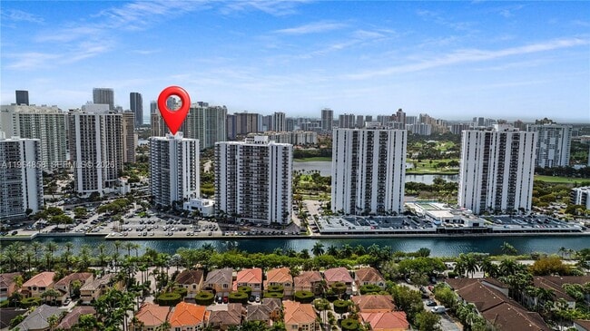 Foto del edificio - 3731 N Country Club Dr