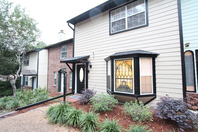 Building Photo - 617 N Magnolia Dr
