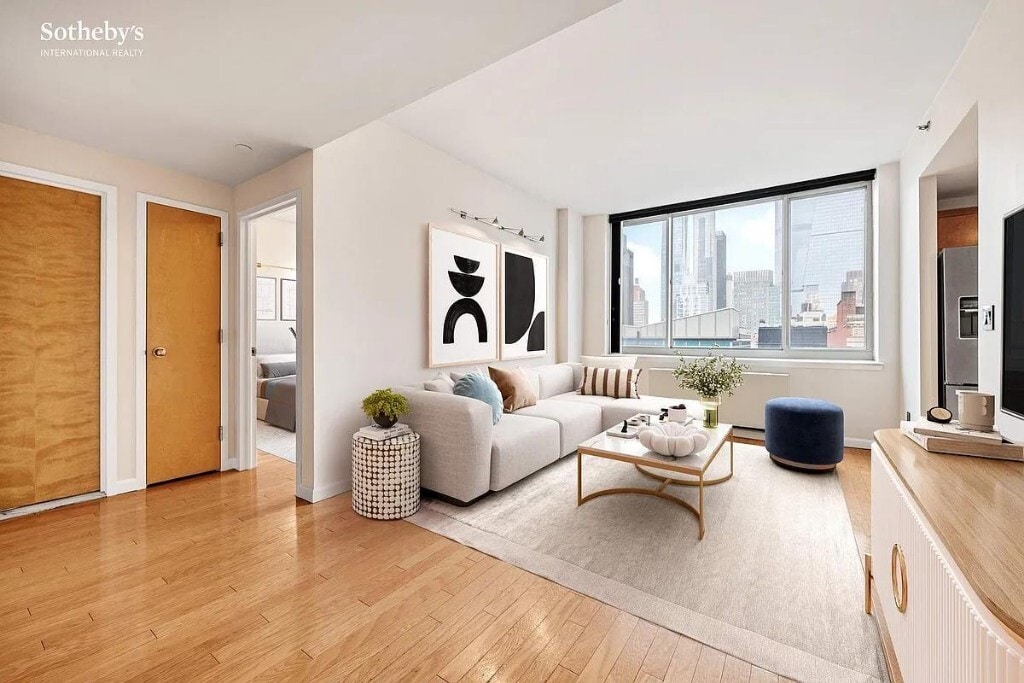 Primary Photo - 520 W 23 St