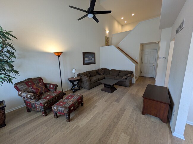 Foto del edificio - 2133 Copper Creek Dr