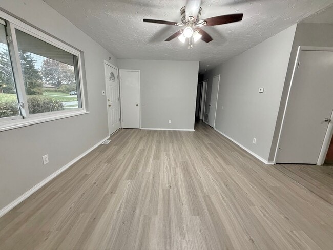 Photo - 3 bed 2 bath Great Neighborhood!! House